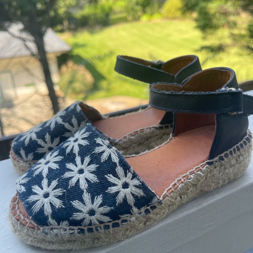Gorgeous Toni Pons Girls Espadrilles! 29 and 30 - Picture 11 of 13